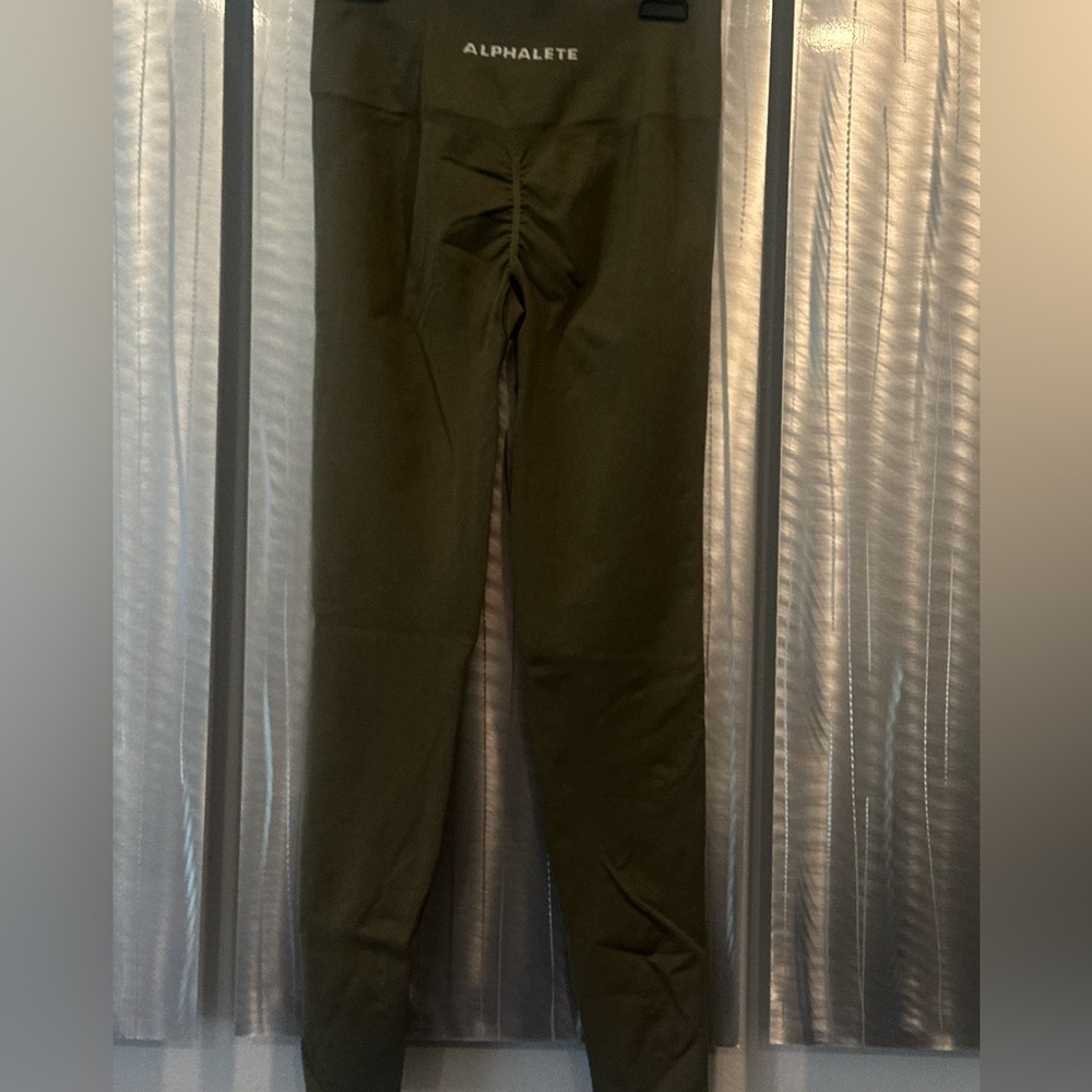 Alphalete scrunch Olive Green Leggings